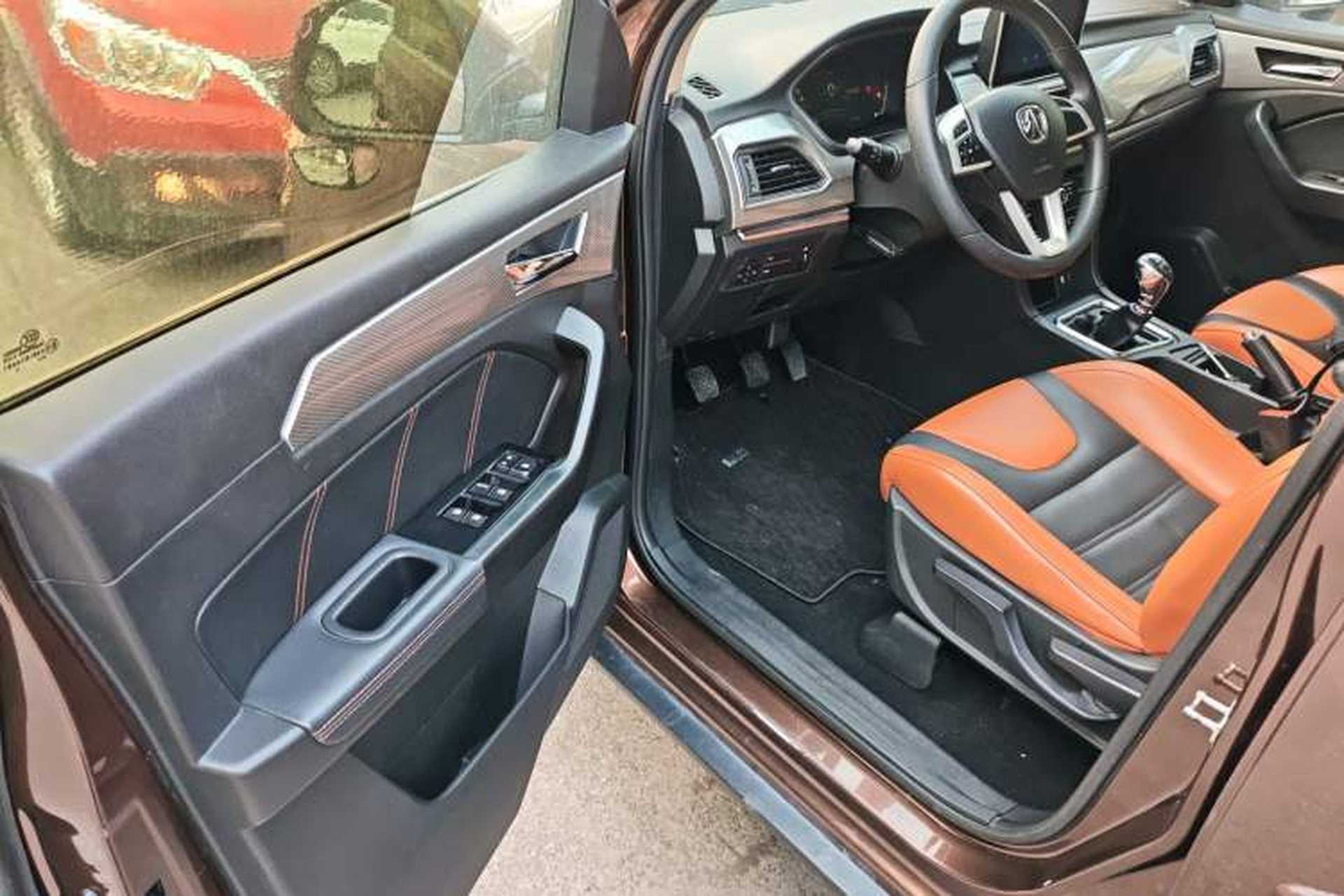 Used BAIC Weiwang M50F 2017 1.5L Comfort Edition Driver Seat