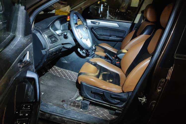 Used BAIC Weiwang M50F 2017 1.5L Comfort Edition Driver Seat