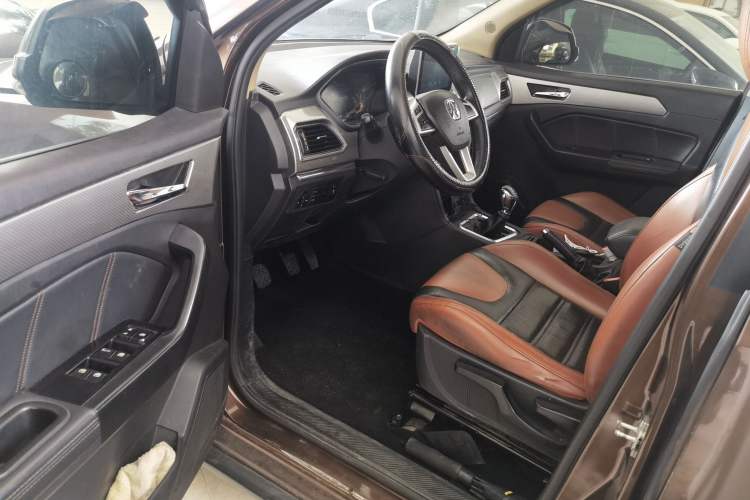 Used BAIC Weiwang M50F 2017 1.5L Comfort Edition Driver Seat