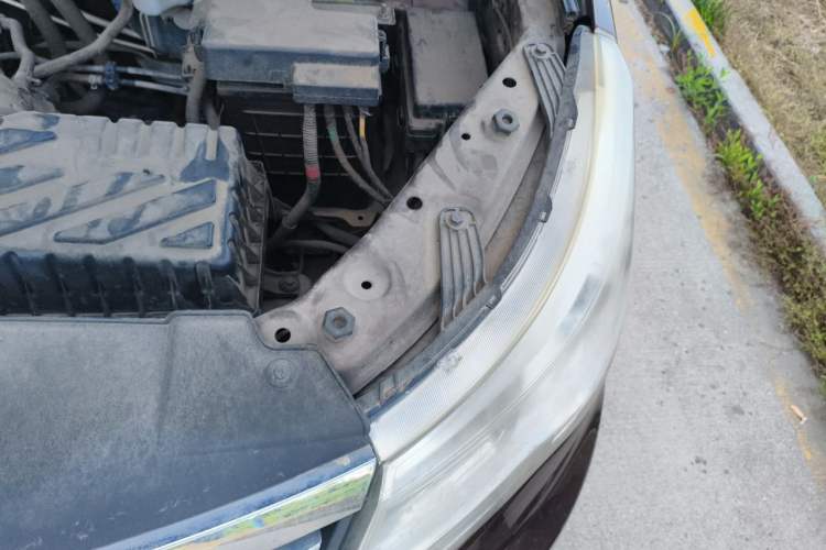 Used BAIC Weiwang M50F 2017 1.5L Comfort Edition Engine Bay Left