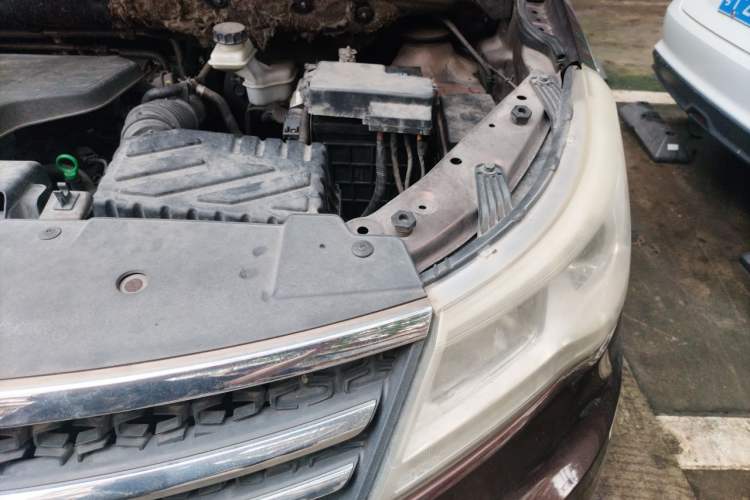 Used BAIC Weiwang M50F 2017 1.3T Comfort Edition Engine Bay Left