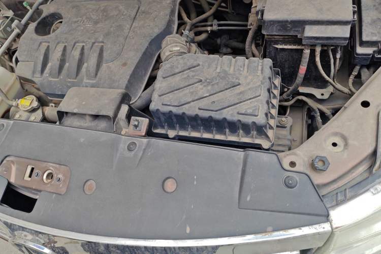 Used BAIC Weiwang M50F 2017 1.5L Standard Model Engine Bay Left