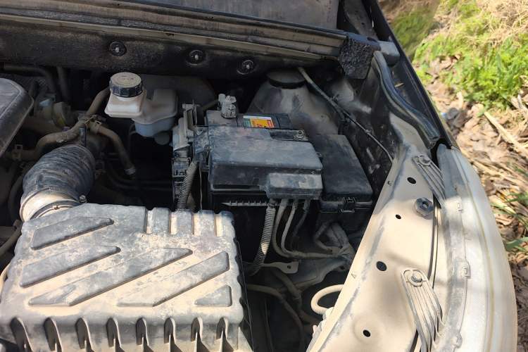Used BAIC Weiwang M50F 2017 1.3T Standard Model Engine Bay Left
