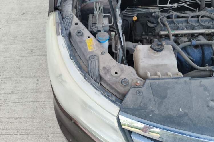 Used BAIC Weiwang M50F 2017 1.5L Comfort Edition Engine Bay Right
