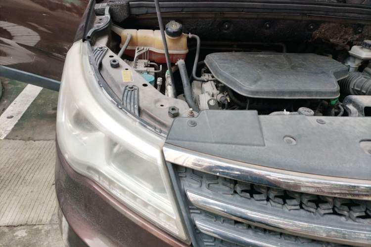 Used BAIC Weiwang M50F 2017 1.3T Comfort Edition Engine Bay Right