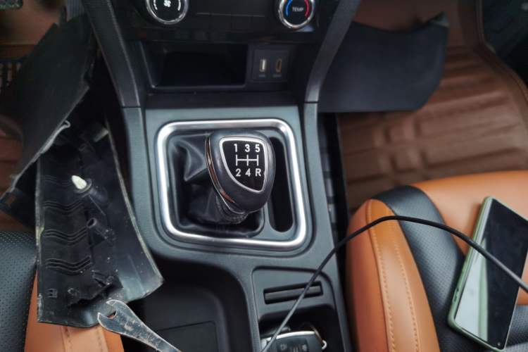 Used BAIC Weiwang M50F 2017 1.5L Comfort Edition Gear Lever