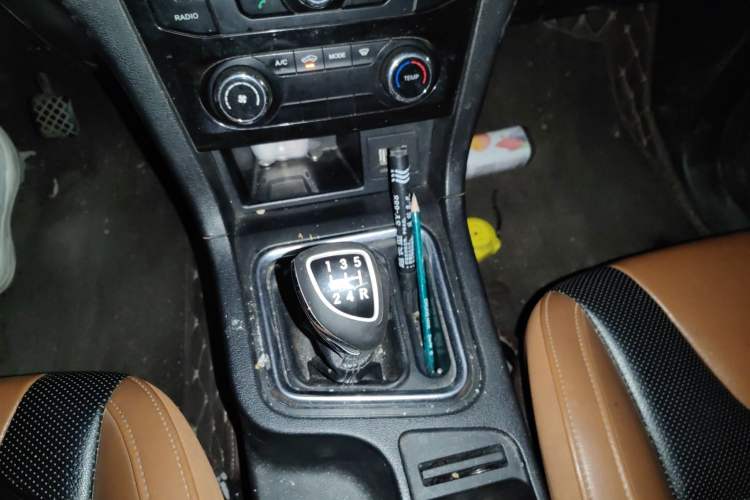 Used BAIC Weiwang M50F 2017 1.5L Comfort Edition Gear Lever