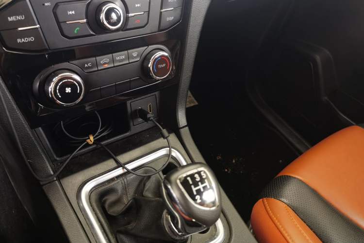 Used BAIC Weiwang M50F 2017 1.5L Comfort Edition Gear Lever