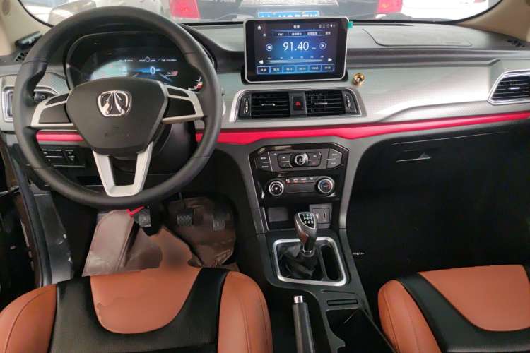 Used BAIC Weiwang M50F 2017 1.5L Standard Model Interior 2