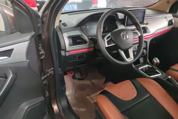 Used BAIC Weiwang M50F 2017 1.5L Standard Model Interior 3