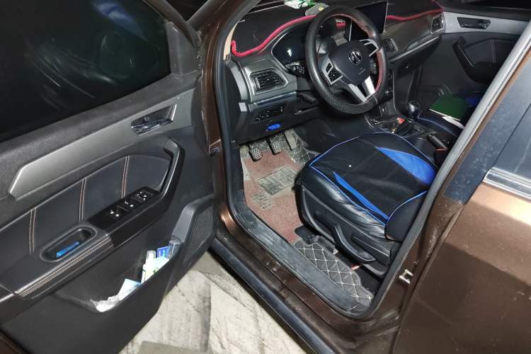 Used BAIC Weiwang M50F 2017 1.5L Comfort Edition Interior 3