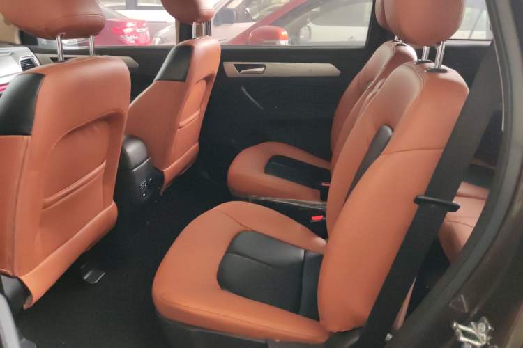 Used BAIC Weiwang M50F 2017 1.5L Standard Model Interior 4