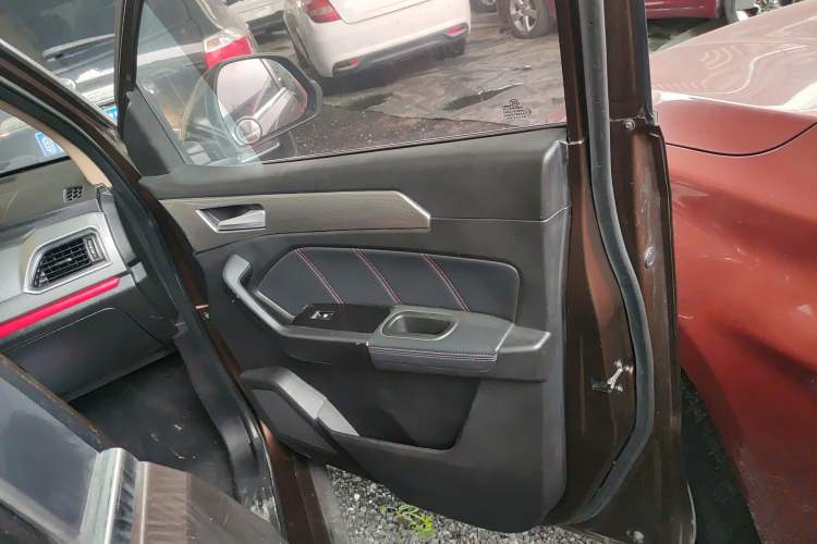 Used BAIC Weiwang M50F 2017 1.5L Standard Model Interior 5