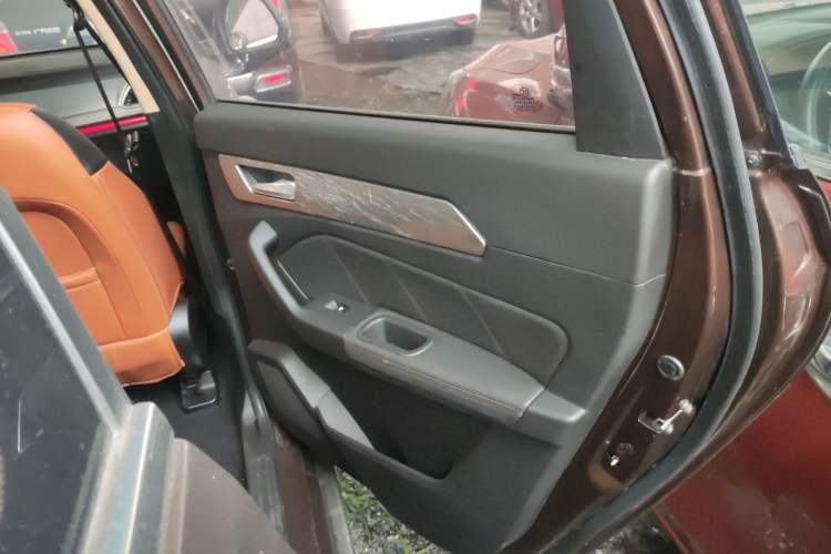 Used BAIC Weiwang M50F 2017 1.5L Standard Model Interior 6