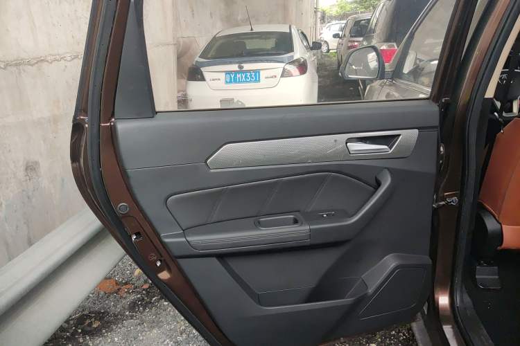 Used BAIC Weiwang M50F 2017 1.5L Standard Model Interior 8