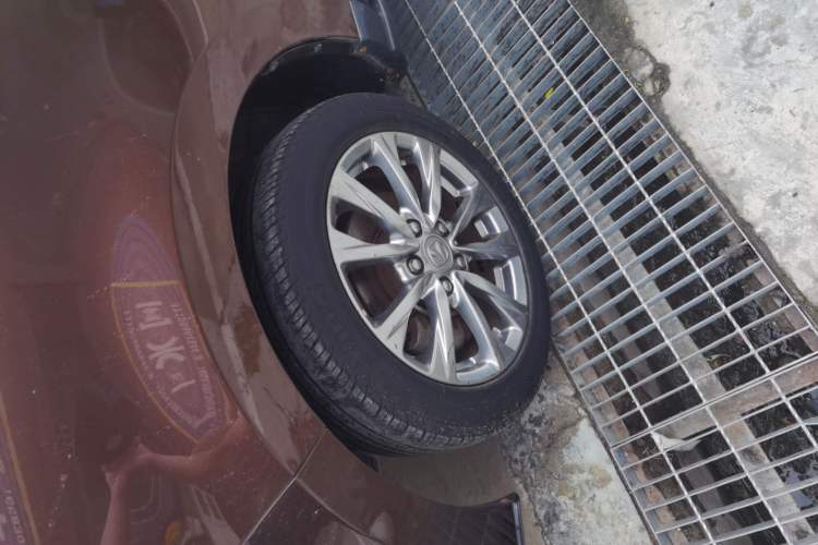 Used BAIC Weiwang M50F 2017 1.5L Comfort Edition Left Front Wheel Hub