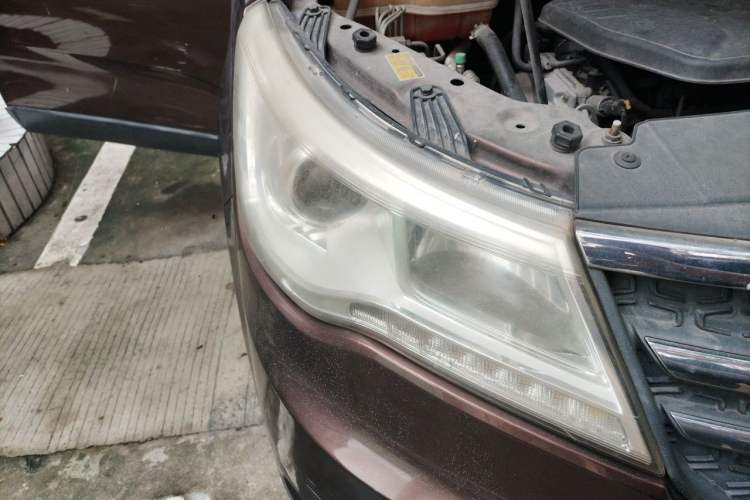 Used BAIC Weiwang M50F 2017 1.3T Comfort Edition Right Front Headlight