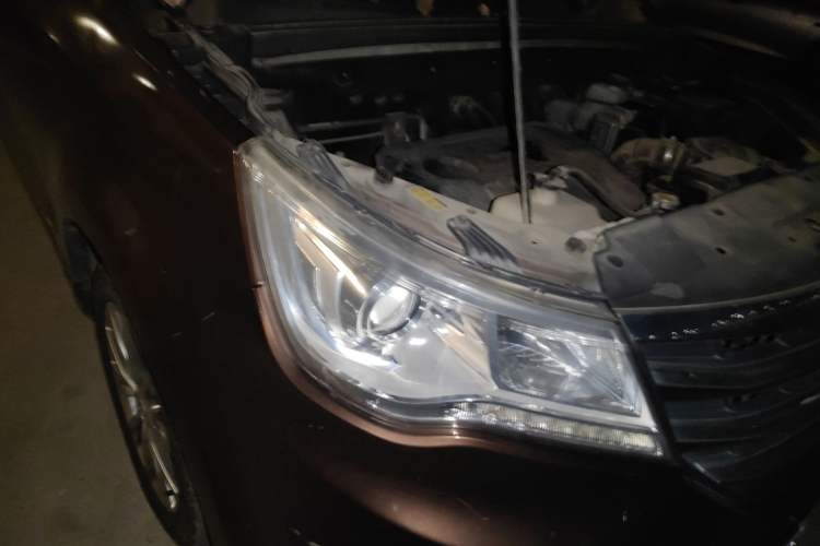 Used BAIC Weiwang M50F 2017 1.5L Comfort Edition Right Front Headlight
