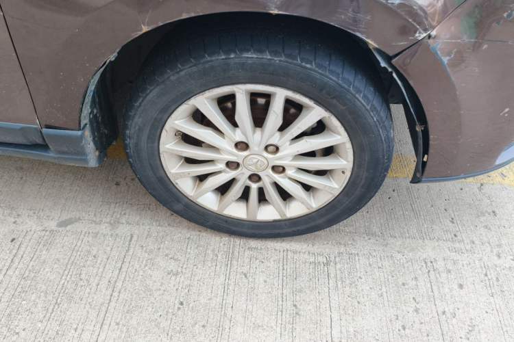 Used BAIC Weiwang M50F 2017 1.5L Comfort Edition Right Front Wheel Hub