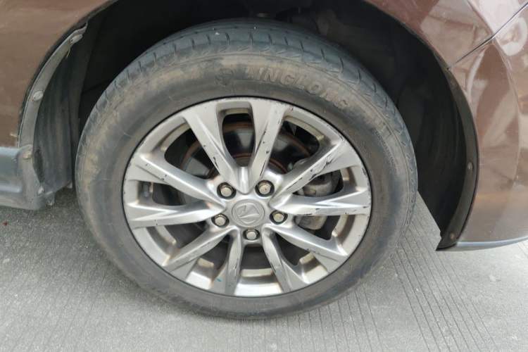 Used BAIC Weiwang M50F 2017 1.5L Comfort Edition Right Front Wheel Hub