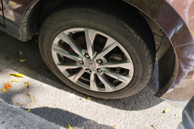 Used BAIC Weiwang M50F 2017 1.5L Luxury Model Right Front Wheel Hub