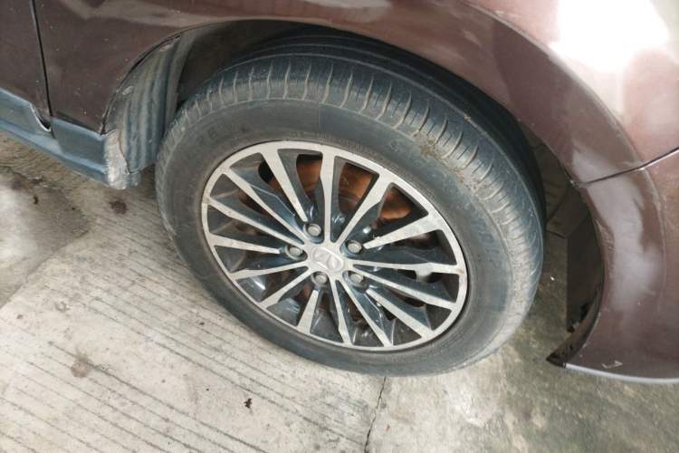 Used BAIC Weiwang M50F 2017 1.3T Comfort Edition Right Front Wheel Hub