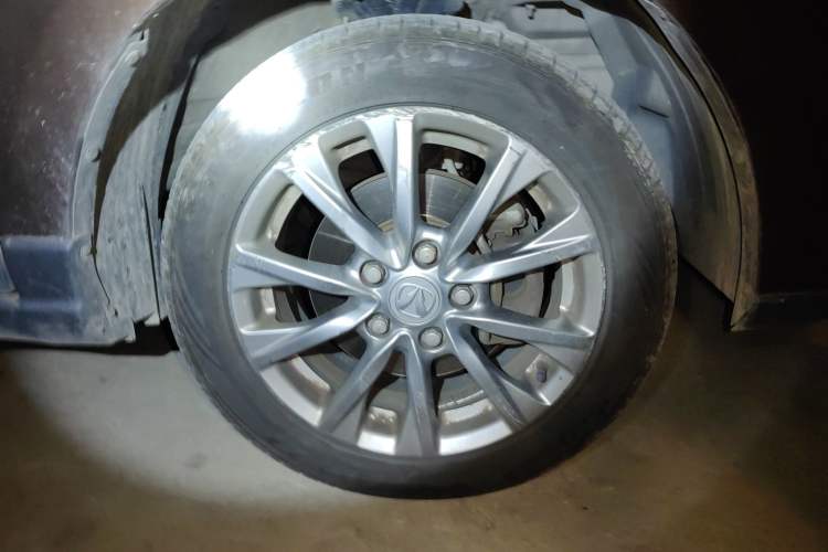 Used BAIC Weiwang M50F 2017 1.5L Comfort Edition Right Front Wheel Hub