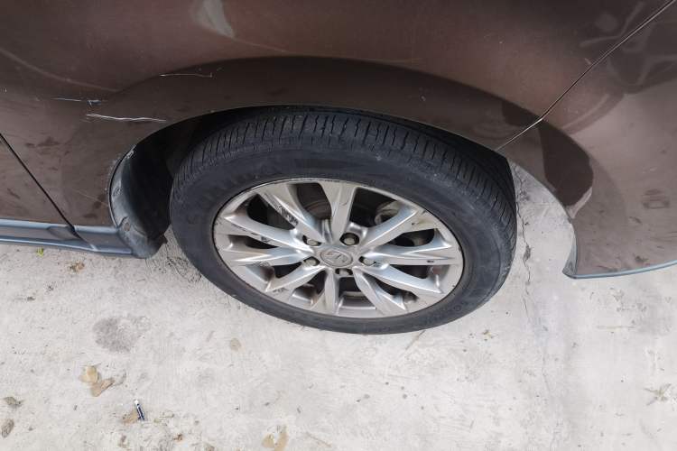 Used BAIC Weiwang M50F 2017 1.5L Comfort Edition Right Front Wheel Hub