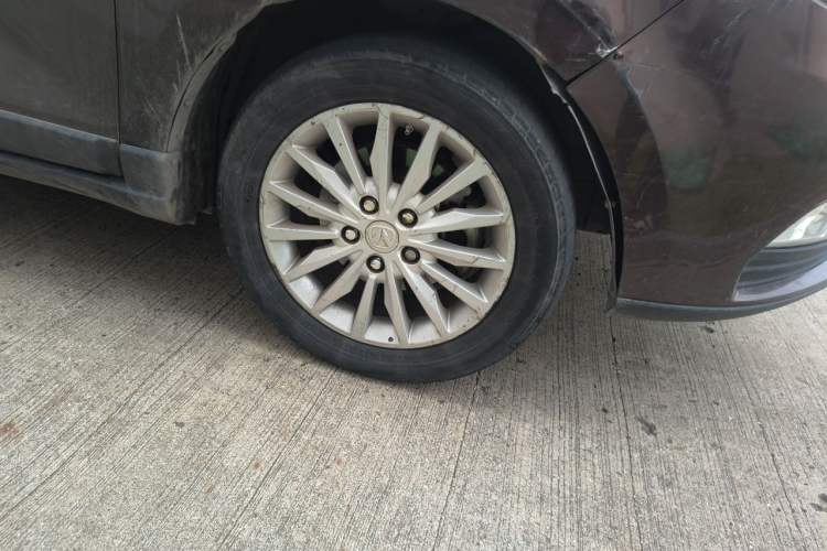 Used BAIC Weiwang M50F 2017 1.5L Comfort Edition Right Front Wheel Hub