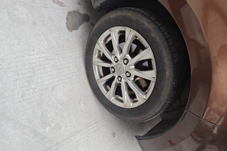 Used BAIC Weiwang M50F 2017 1.5L Standard Model Right Front Wheel Hub