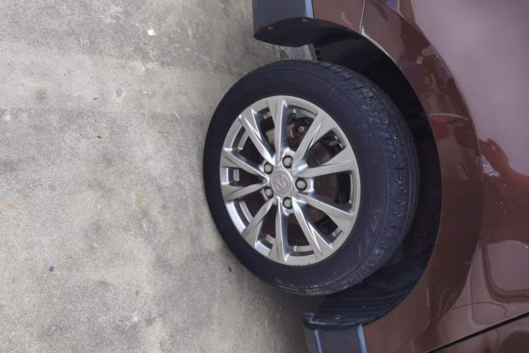 Used BAIC Weiwang M50F 2017 1.5L Comfort Edition Right Rear Wheel Hub
