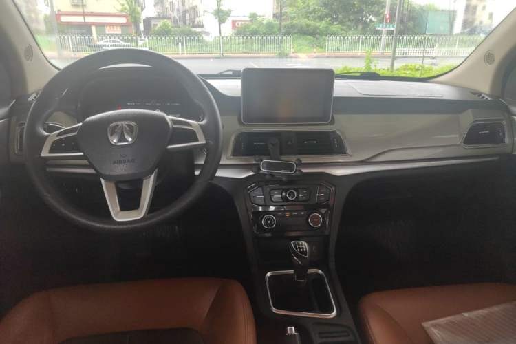 Used BAIC Weiwang M50F 2017 1.5L Luxury Model Center Console