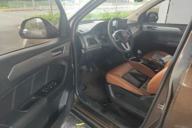 Used BAIC Weiwang M50F 2017 1.5L Luxury Model Driver Seat