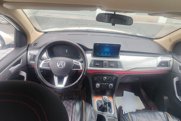 Used BAIC Weiwang M50F 2017 1.5L Standard Model Center Console