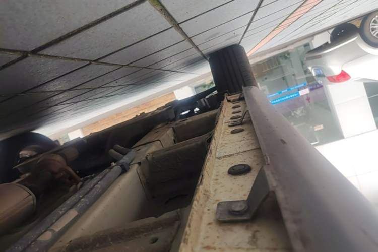 Used BAIC Weiwang M50F 2017 1.5L Standard Model Chassis Front Left