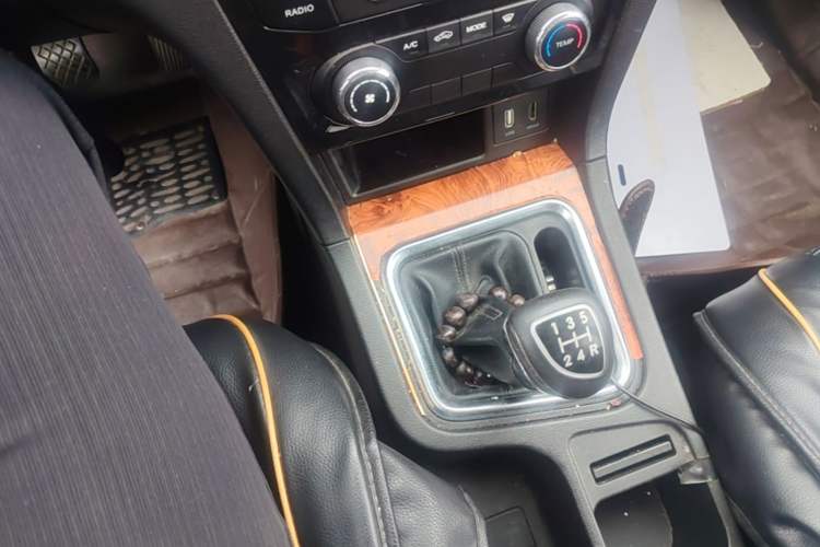 Used BAIC Weiwang M50F 2017 1.5L Standard Model Gear Lever