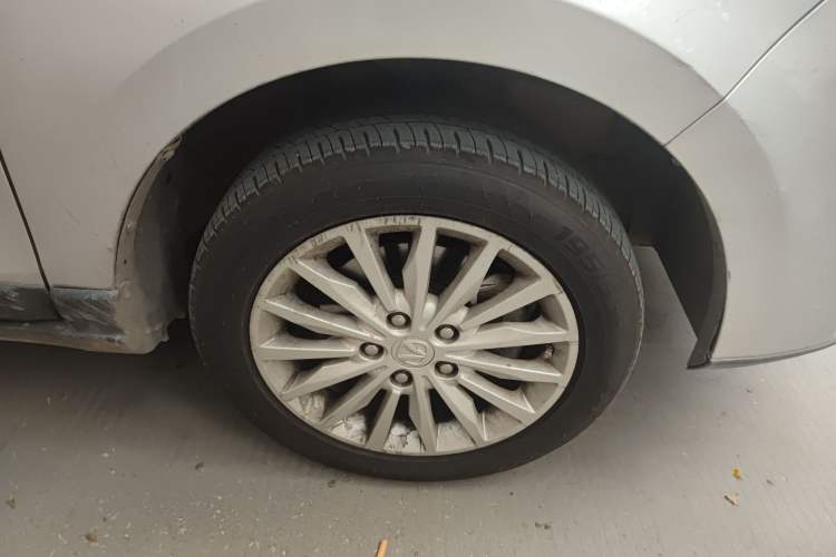 Used BAIC Weiwang M50F 2017 1.5L Luxury Model Right Front Wheel Hub
