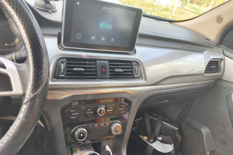 Used BAIC Weiwang M50F 2017 1.5L Comfort Edition Audio And AC Panel