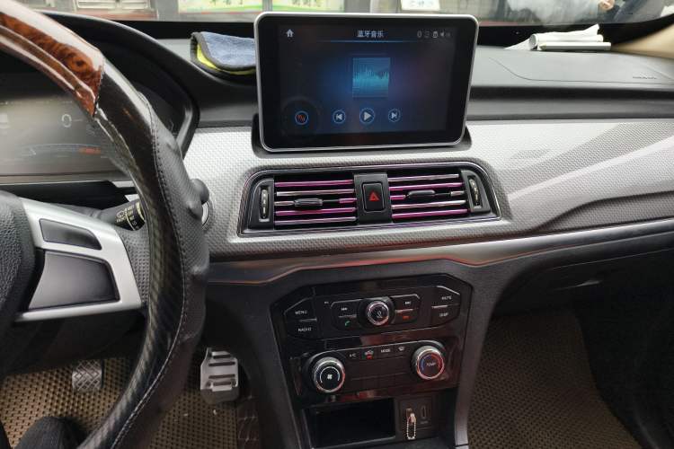 Used BAIC Weiwang M50F 2017 1.5L Comfort Edition Audio And AC Panel