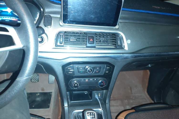 Used BAIC Weiwang M50F 2017 1.5L Luxury Model Audio And AC Panel