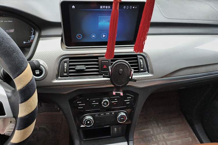 Used BAIC Weiwang M50F 2017 1.5L Comfort Edition Audio And AC Panel