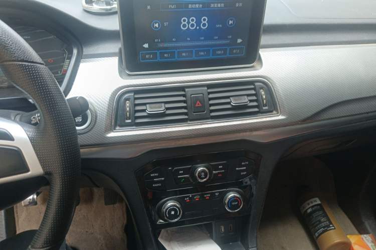 Used BAIC Weiwang M50F 2017 1.5L Comfort Edition Audio And AC Panel