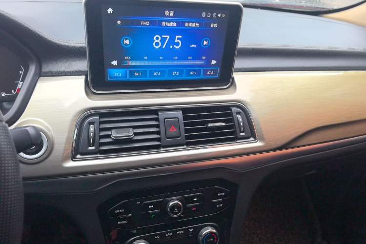 Used BAIC Weiwang M50F 2017 1.3T Standard Model Audio And AC Panel
