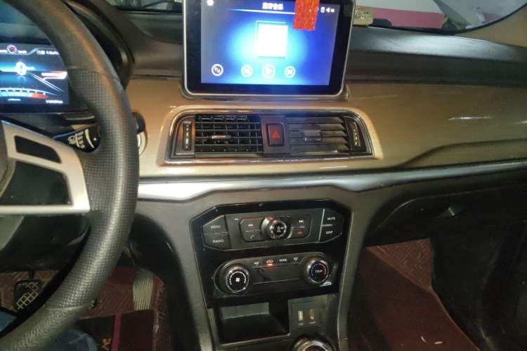 Used BAIC Weiwang M50F 2017 1.3T Comfort Edition Audio And AC Panel
