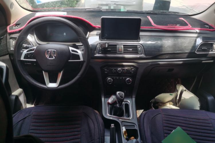 Used BAIC Weiwang M50F 2017 1.5L Luxury Model Center Console