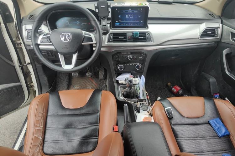 Used BAIC Weiwang M50F 2017 1.5L Comfort Edition Center Console