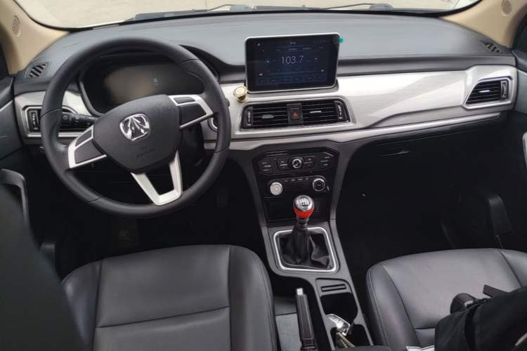 Used BAIC Weiwang M50F 2017 1.3T Standard Model Center Console