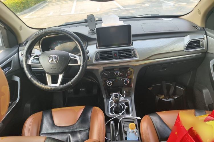 Used BAIC Weiwang M50F 2017 1.5L Comfort Edition Center Console