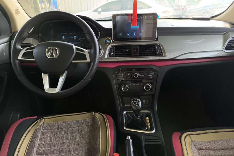 Used BAIC Weiwang M50F 2017 1.5L Standard Model Center Console