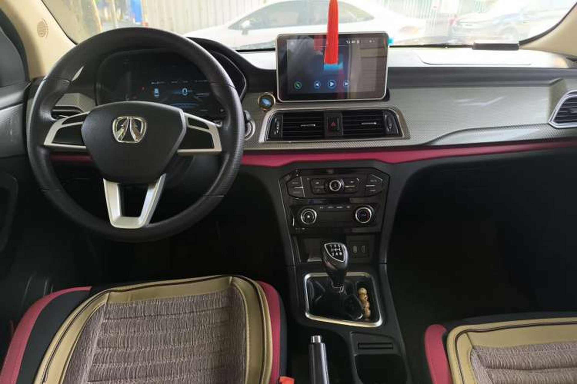 Used BAIC Weiwang M50F 2017 1.5L Standard Model Center Console